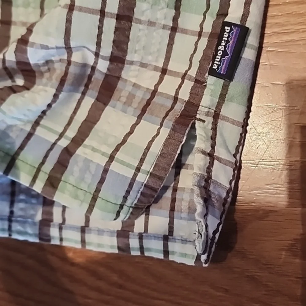 Patagonia seersucker‎ fabric button down shirt med